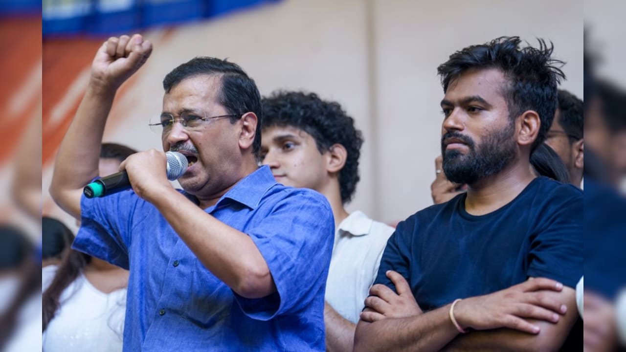 जंतर-मंतर पर सोनम वांगचुक से मिले केजरीवाल, कहा- इन्हें बनाओ शिक्षा मंत्री