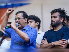 जंतर-मंतर पर सोनम वांगचुक से मिले केजरीवाल, कहा- इन्हें बनाओ शिक्षा मंत्री