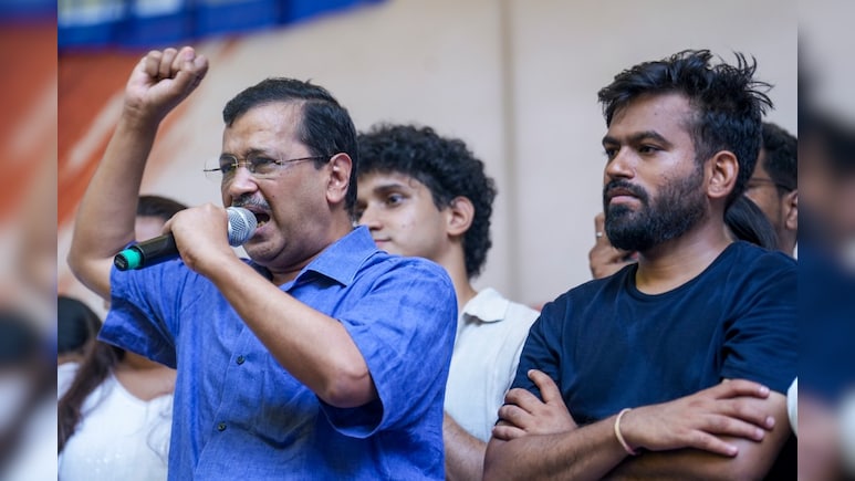 जंतर-मंतर पर सोनम वांगचुक से मिले केजरीवाल, कहा- इन्हें बनाओ शिक्षा मंत्री