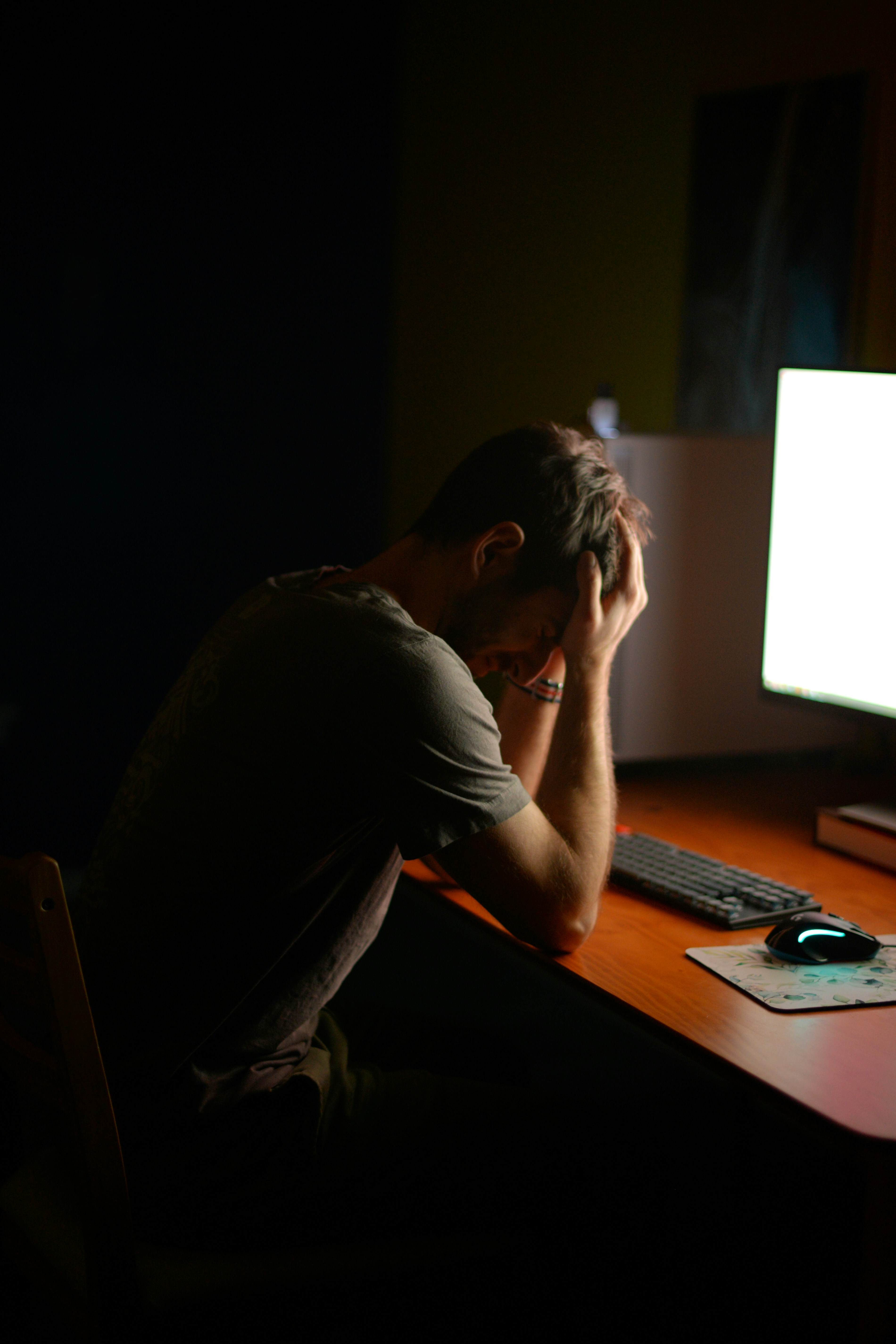 Employee Threatened With Termination For Leaving Office Without Notifying Seniors: 'I'm Confused'