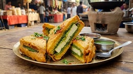 Enjoy The Rains With This Crispy Chutney Paneer Bread Pakoda