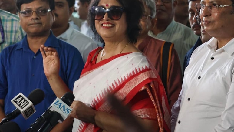 तसलीमा नसरीन का खत्म हुआ 'बंगाल निकाला', 19 साल बाद कोलकाता पहुंचीं; चेहरे पर सुकून और खुशी