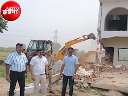 450 करोड़ की 1.5 लाख वर्ग मीटर जमीन पर चला बुल्डोजर, अलीगढ़ में यमुना प्राधिकरण की बड़ी कार्रवाई