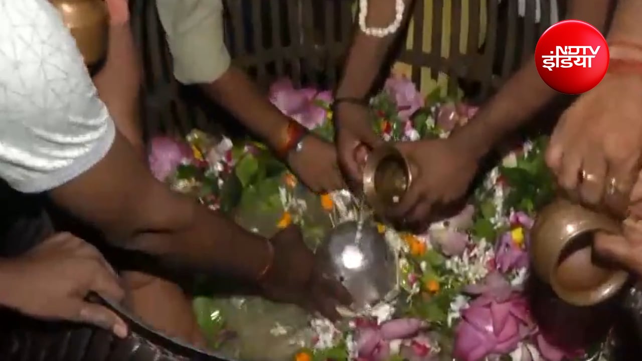 सावन के पहले दिन देशभर के शिव मंदिरों में उमड़ी भक्तों की भीड़; अयोध्या से हरिद्वार तक गूंजे भोलेनाथ के जयकारे