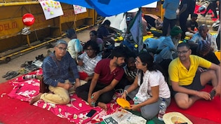 कोई खिला रहा खाना, कोई पिला रहा पानी... जंतर-मंतर पर दिखा 'मिनी इंडिया, हक की लड़ाई के लिए एकजुट हुए छात्र
