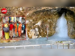 भले ही शिवलिंग पिघल गया हो, लेकिन अटूट आस्था हर दिन तीर्थयात्रियों को अमरनाथ गुफा तक खींच रही
