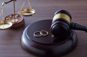 Expensive Divorce : शतकातील सर्वात महाग घटस्फोट; 'हा' प्रसिद्ध उद्योगपती पत्नीला 8,200 कोटी देणार!