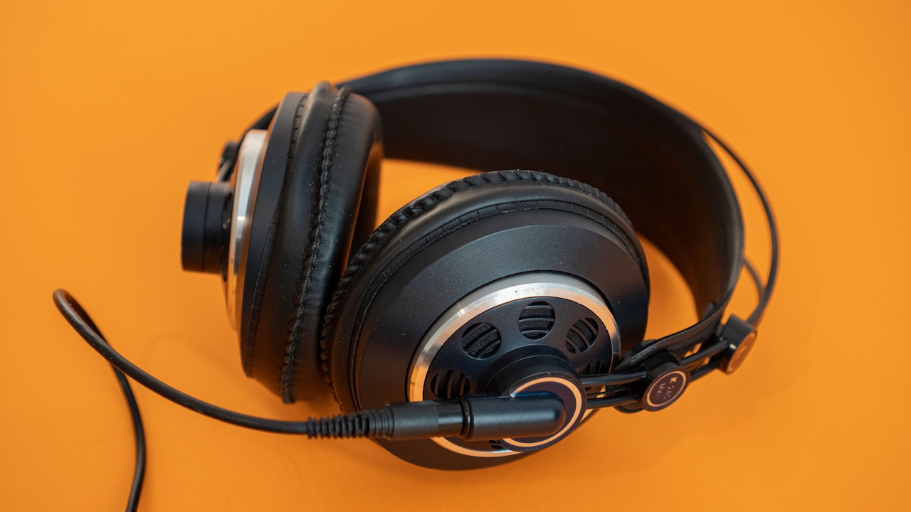 7 Headphones With Clear Mics, Long Battery Life And Noise Control 7 Headphones With Clear Mics, Long Battery Life And Noise Control