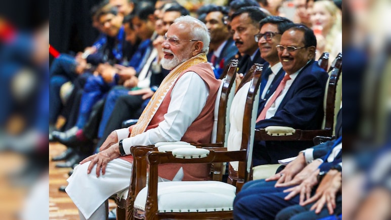 'बेशर्मी तो देखिए...' इंडोनेशिया की 'महारानी' संग पीएम मोदी की तस्वीर शेयर करने पर लगी कांग्रेस की क्लास, महिला मोर्चा ने लताड़ा