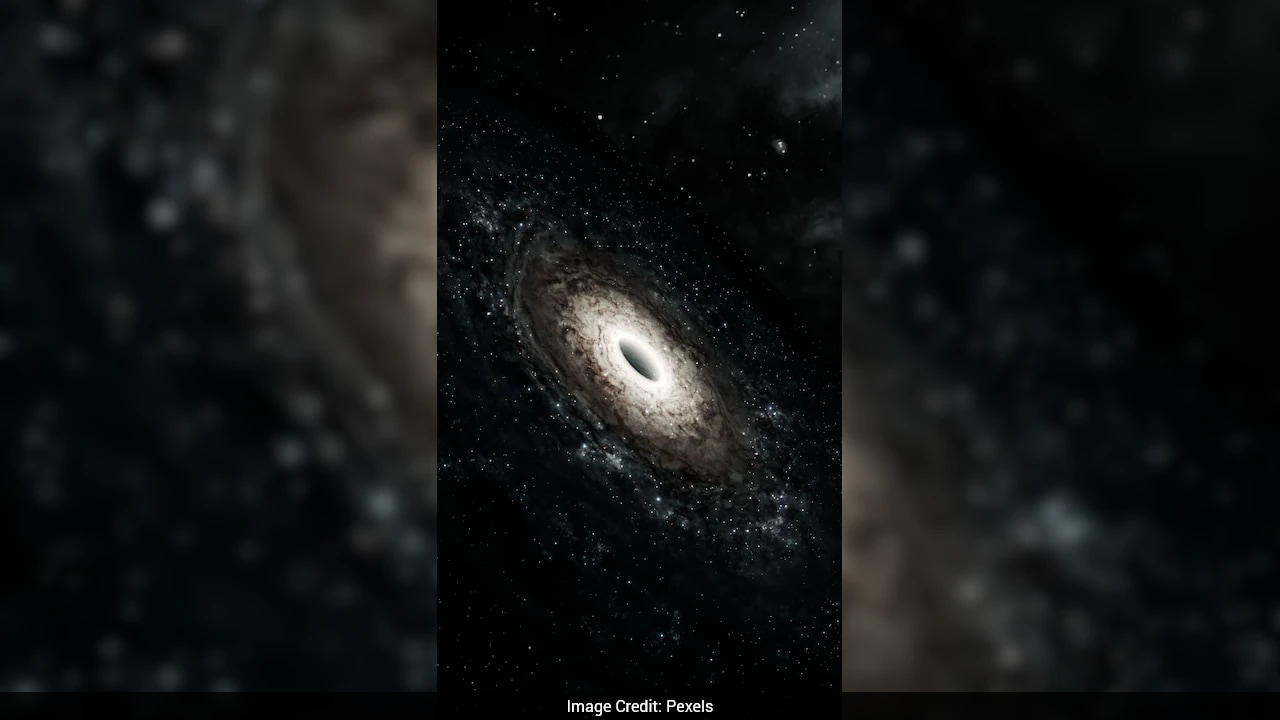 NASA's James Webb Telescope Maps How Supermassive Black Holes Gain Mass