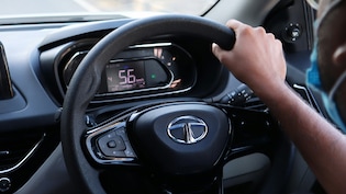 Tata Motors की रफ्तार पर ब्रेक! बाढ़ के कारण Tiago से Nexon तक का प्रोडक्शन बंद, ग्राहकों पर कितना असर?