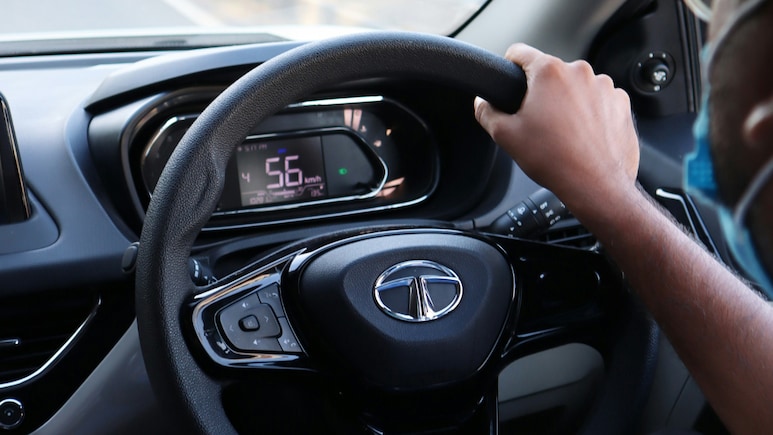 Tata Motors की रफ्तार पर ब्रेक! बाढ़ के कारण Tiago से Nexon तक का प्रोडक्शन बंद, ग्राहकों पर कितना असर?