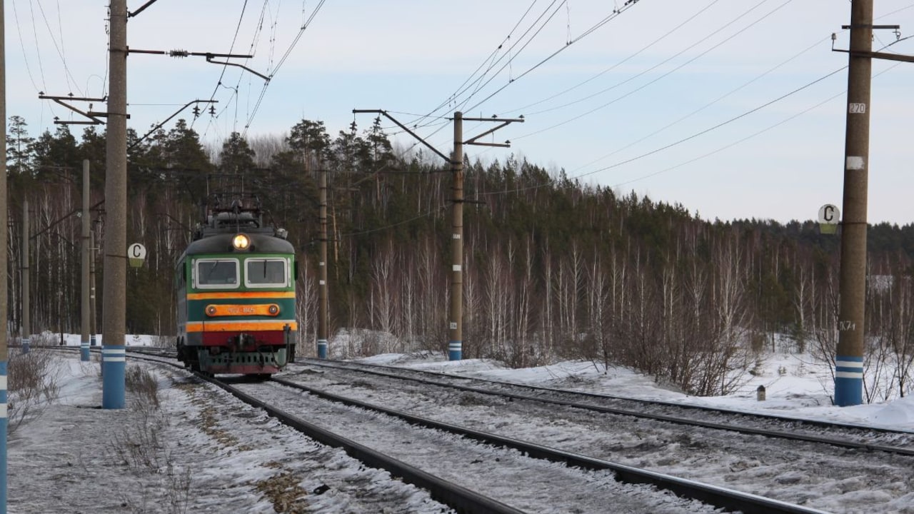 During the journey, the train passes through more than 80 cities and towns. During the journey, the train passes through more than 80 cities and towns.