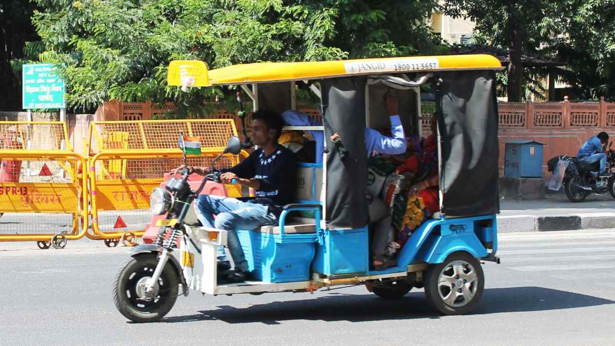 BAT-BMS: ई-रिक्शा रोकने वाले ऐप्स पर सरकार का बड़ा एक्शन, स्टोर से तुरंत हटाने का आदेश