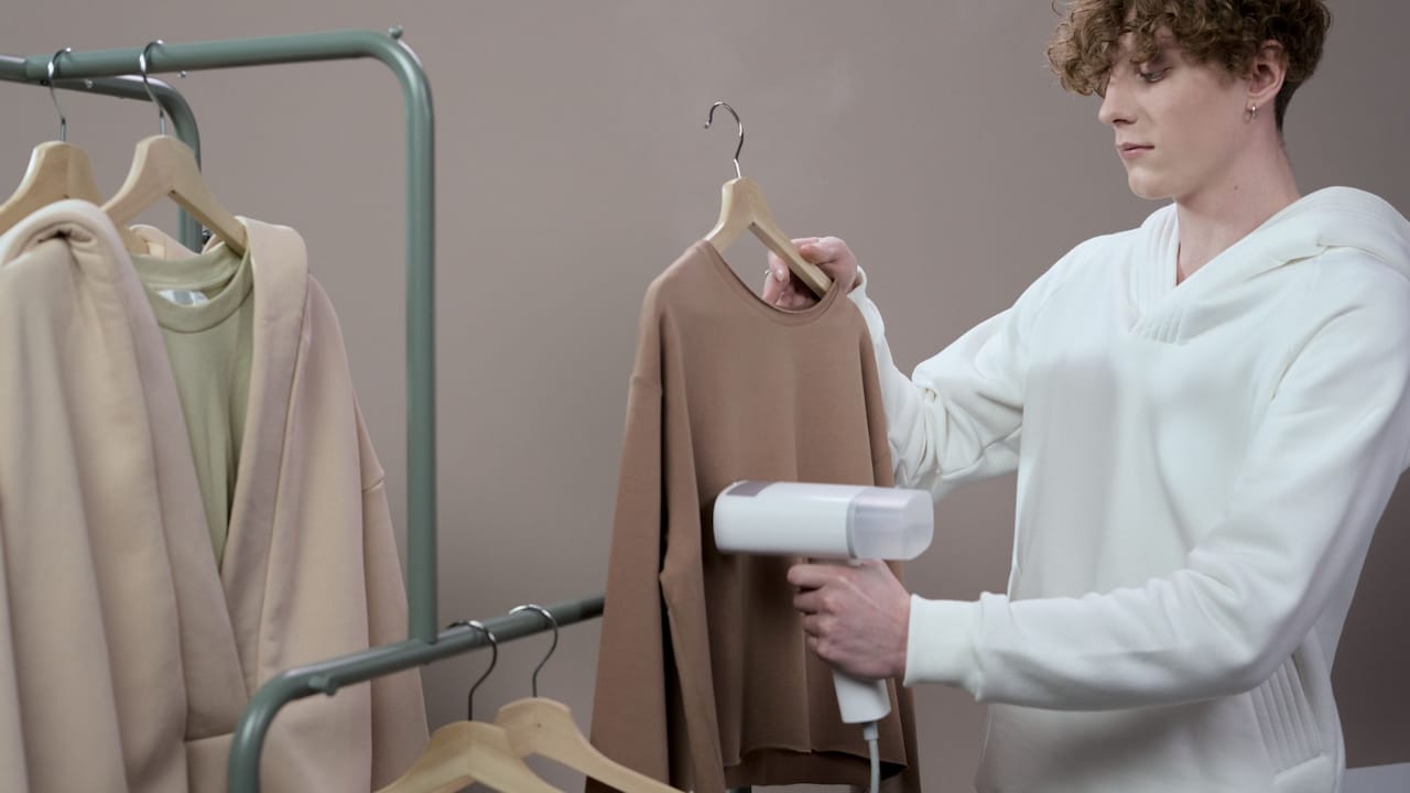 Handheld Vs Standing Garment Steamer: Which One Suits Small Homes Better? Handheld Vs Standing Garment Steamer: Which One Suits Small Homes Better?