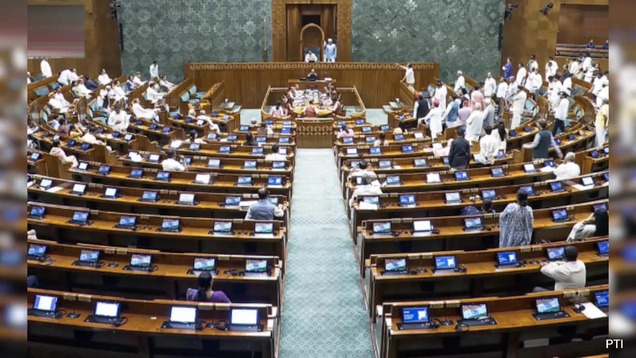 Parliament Monsoon Session Live: राहुल गांधी से म‍िले किरेन रिजिजू, लोकसभा की कार्यवाही दोपहर 2 बजे तक के लिए स्थगित