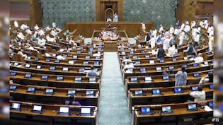 Parliament Monsoon Session: राहुल गांधी से म&zwj;िले किरेन रिजिजू, लोकसभा की कार्यवाही 2 बजे तक के लिए स्&zwj;थग&zwj;ित