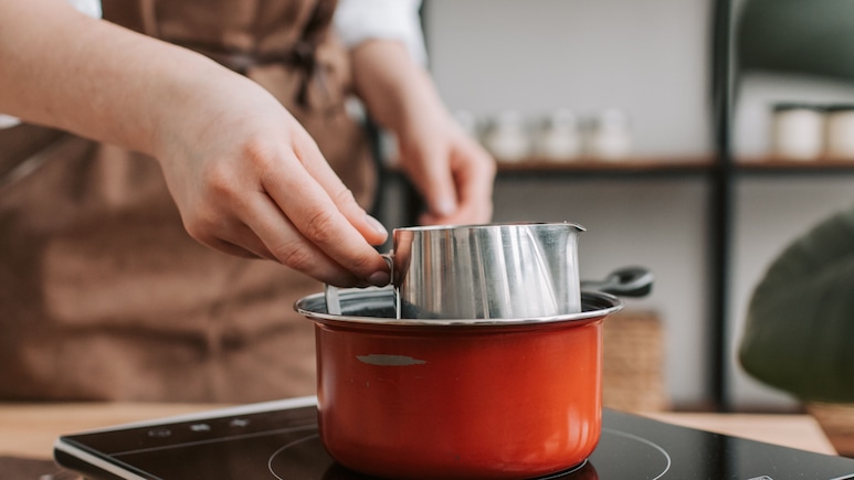 Stove Kraft Defies Broader Market Volatility, Gains Over 3% On US-Iran Standoff