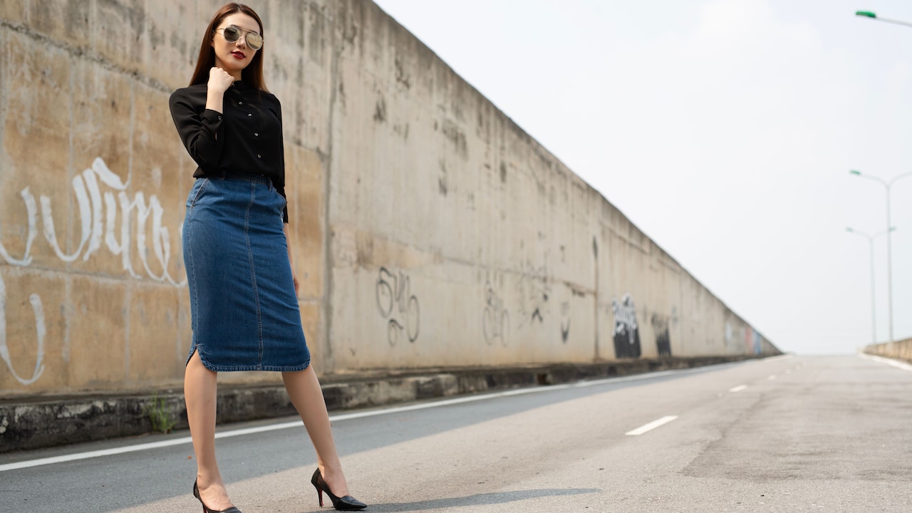 How To Wear Skirts With Flats, Sneakers And Heels Comfortably How To Wear Skirts With Flats, Sneakers And Heels Comfortably