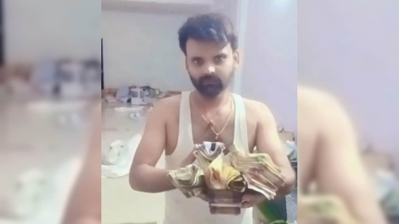 Viral photo of accused Avinash Shuklas brother Amit with cash