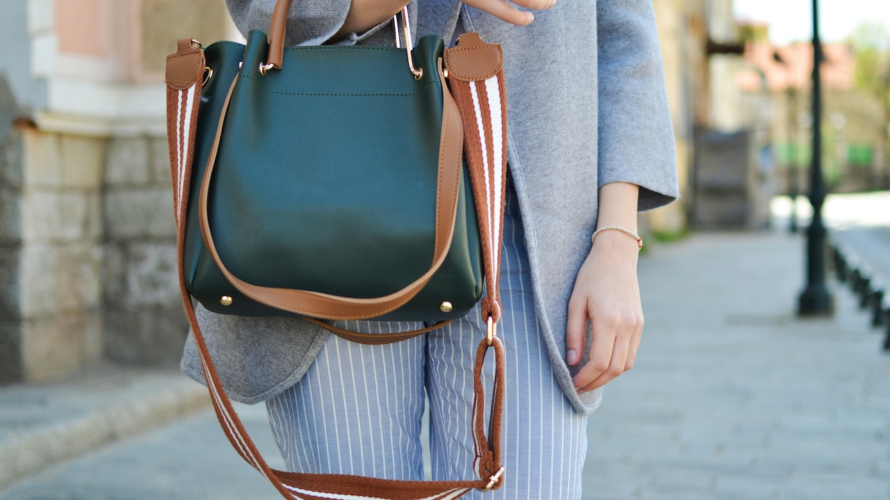 Handbag Strap Peeling: Causes, Prevention And Best Materials Handbag Strap Peeling: Causes, Prevention And Best Materials
