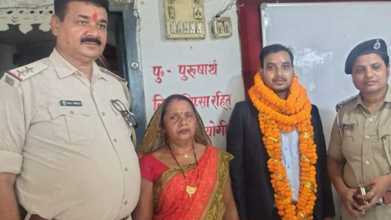 Mother Washed Police Uniforms For 20 Years, Son Clears BPSC, Becomes Revenue Officer