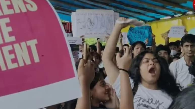 Assam News: भाजप सरकारमधील मंत्र्यांच्या मुलीचं विद्यार्थी आंदोलनाला समर्थन, रस्त्यावर उतरत आंदोलनात सहभागी