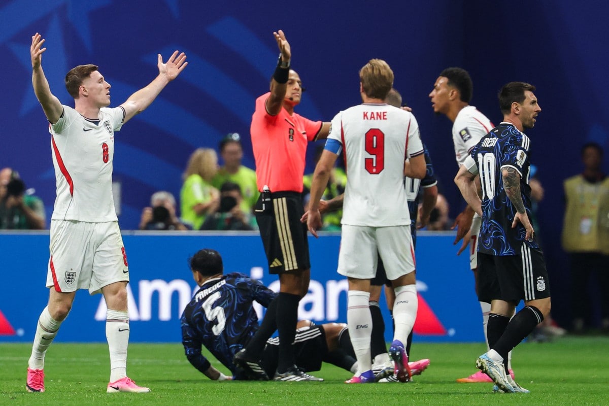 Argentina vs England at FIFA World Cup 2026 semifinal ends with referee controversy