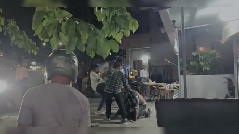 Video: Cop Dragged Out Of Car, Beaten In Public In Nagpur Road Rage