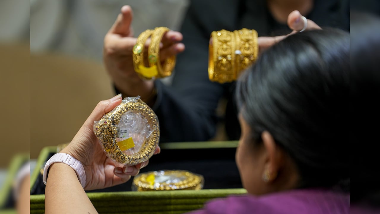Buying Gold, Silver This Navratri? Check Prices, Trends Before You Invest