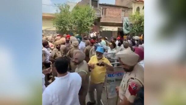 Punjab Congress Alleges AAP Used Cops To 'Kidnap' Local Leader, Workers Clash