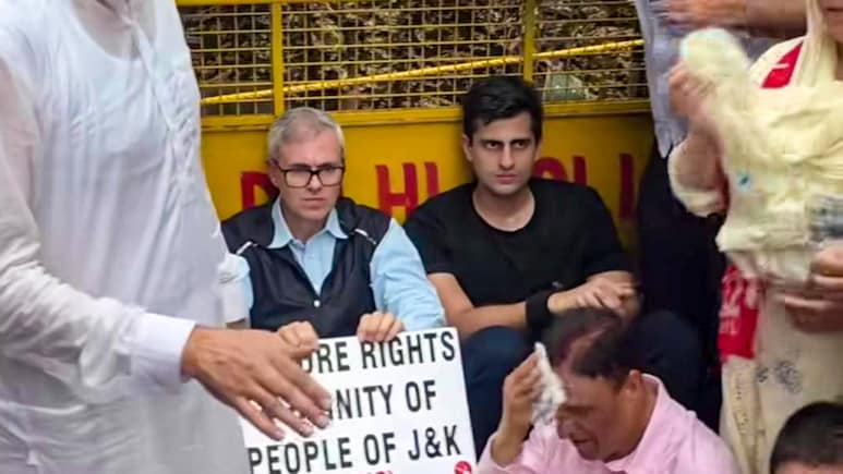 Amid Protests In Delhi, Omar Abdullah's J&K Statehood Pitch At Jantar Mantar