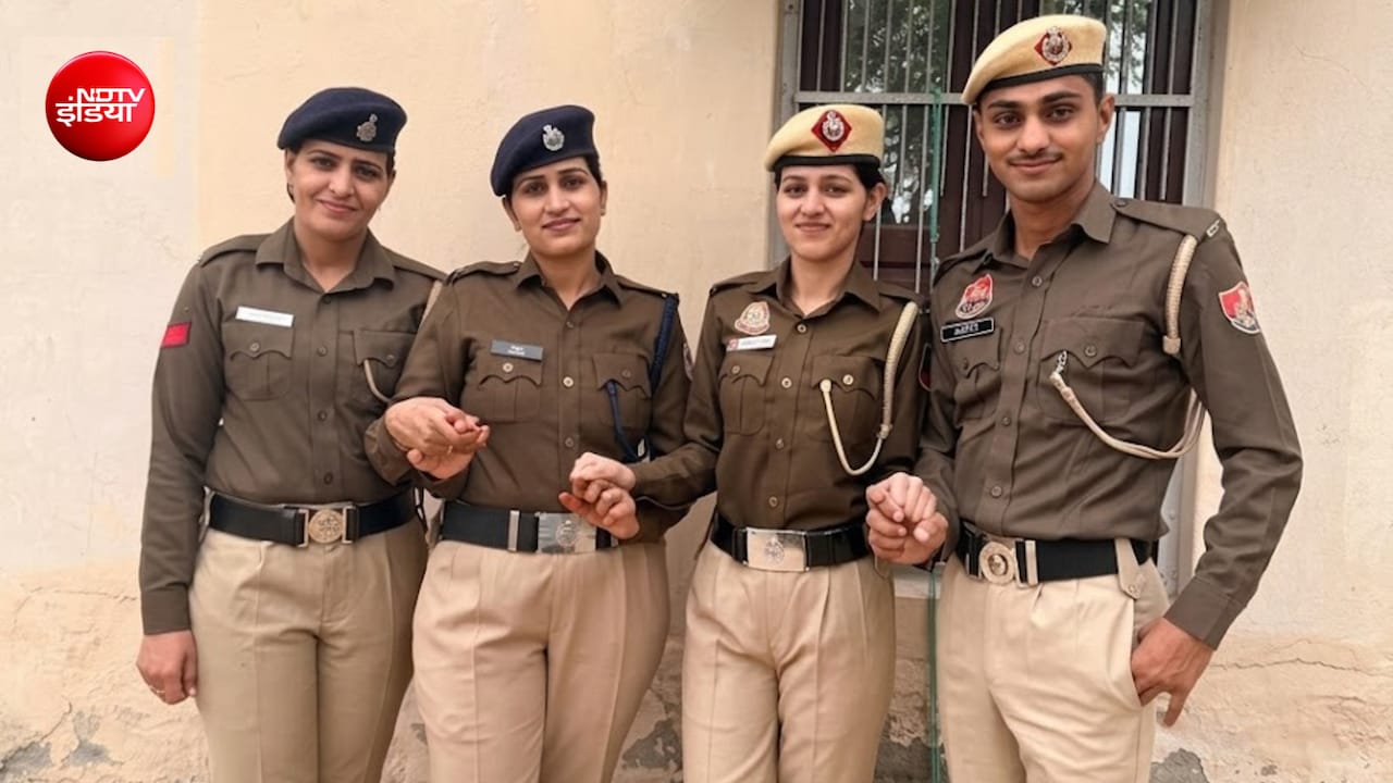 Success Story: किसान के 4 बेटे-बेट‍ियां बने पुल‍िस कांस्‍टेबल, सबको एक साथ वर्दी में देख पूरा गांव चौंक गया