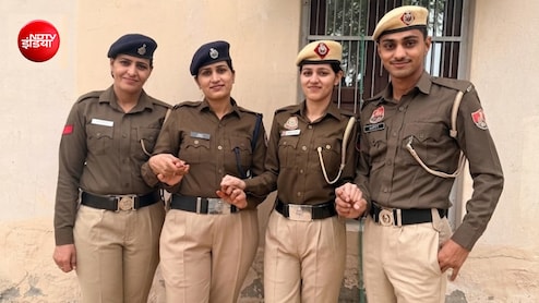 Success Story: किसान के 4 बेटे-बेट&zwj;ियां बने पुल&zwj;िस कांस्&zwj;टेबल, सबको एक साथ वर्दी में देख पूरा गांव चौंक गया