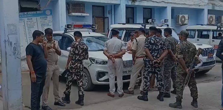 हॉस्पिटल में मामले की जांच के लिए पहुंची पुलिस की टीम. हॉस्पिटल में मामले की जांच के लिए पहुंची पुलिस की टीम.