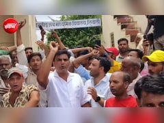 टीचर के 500 रुपये गुम हुए तो छात्राओं को निर्वस्त्र कर ली तलाशी, ग्रामीणों ने स्कूल में किया हंगामा