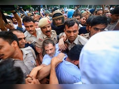 हिरासत में लिए गए राहुल गांधी, दिल्ली पुलिस उठाकर ले गई; Photos