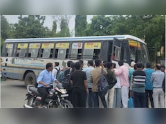 भोपाल से कोटा जा रही रोडवेज बस में बैठे थे 60 यात्री, बीच में खड़ी कर सो गया ड्राइवर; जगाने पर बोला- मैं मंत्री का आदमी हूं