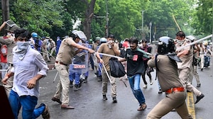 Stone Pelting, Tear Gas, Lathis: Delhi Protest Turns Violent | Top Headlines