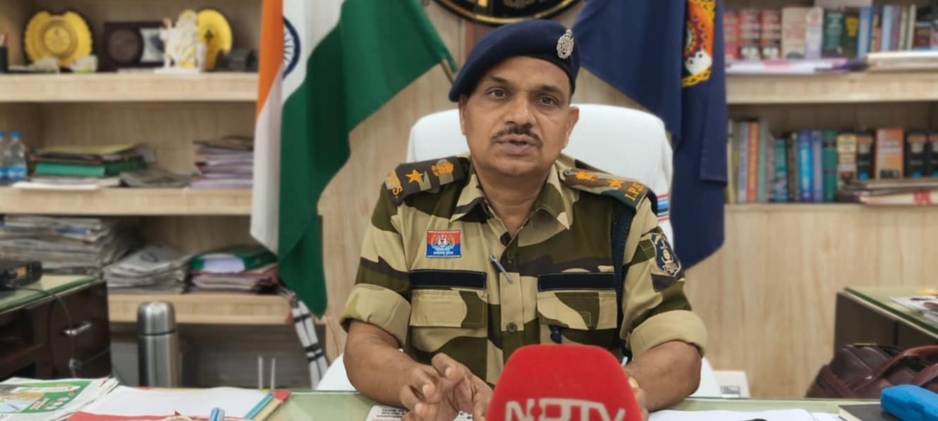 इस पूरे मामले पर खुद कोरिया के पुलिस अधीक्षक रवि कुमार कुर्रे ने सख्त रुख अपनाया है. उन्होंने बताया कि मार्ट को सील कर दिया गया है. इस पूरे मामले पर खुद कोरिया के पुलिस अधीक्षक रवि कुमार कुर्रे ने सख्त रुख अपनाया है. उन्होंने बताया कि मार्ट को सील कर दिया गया है.