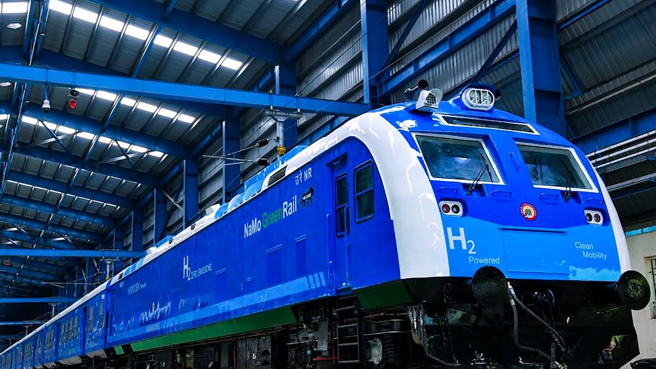 Hydrogen Trains vs Diesel Trains vs Electric Trains: डीजल और इलेक्ट्रिक ट्रेनों से कितनी अलग है हाइड्रोजन ट्रेन