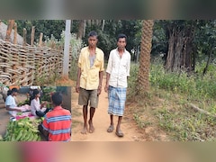 आदिवासियों के जूतों पर सियासत; चरण पादुका योजना को लेकर छत्तीसगढ़ में कांग्रेस और BJP आमने-सामने, ये है विवाद
