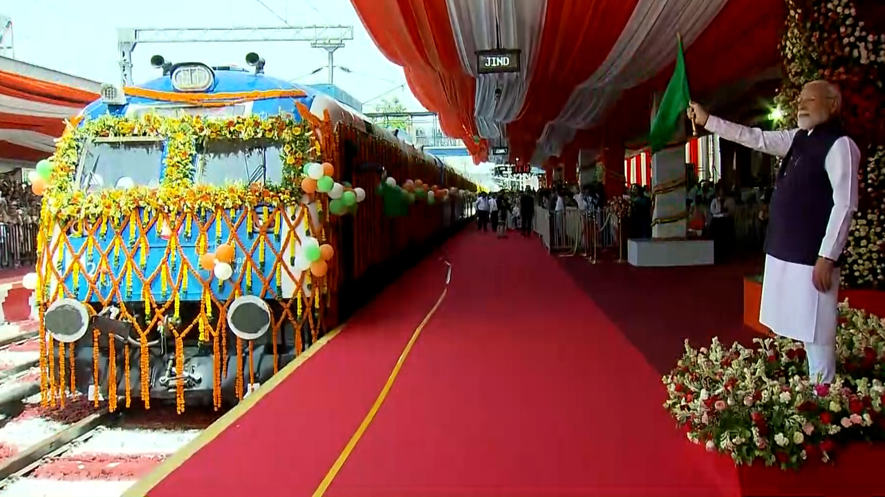 India Gets Its 1st Hydrogen-Powered Train, Will Run On 89 Km Route In Haryana