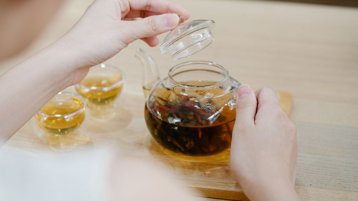 Nutritionist Shares A 10-Minute Natural Remedy For Period Pain Using 3 Kitchen Ingredients