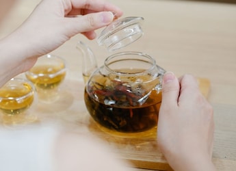 Nutritionist Shares A 10-Minute Natural Remedy For Period Pain Using 3 Kitchen Ingredients