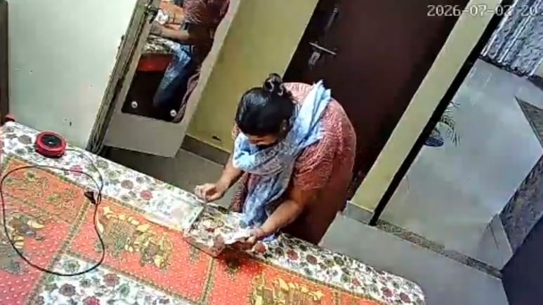 On CCTV, Woman Steals Jewellery, Threatens To Remove Clothes When Caught