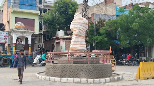 रातोंरात चौराहे पर लगा दी महाराणा की प्रतिमा, सुबह मचा सियासी बवाल
