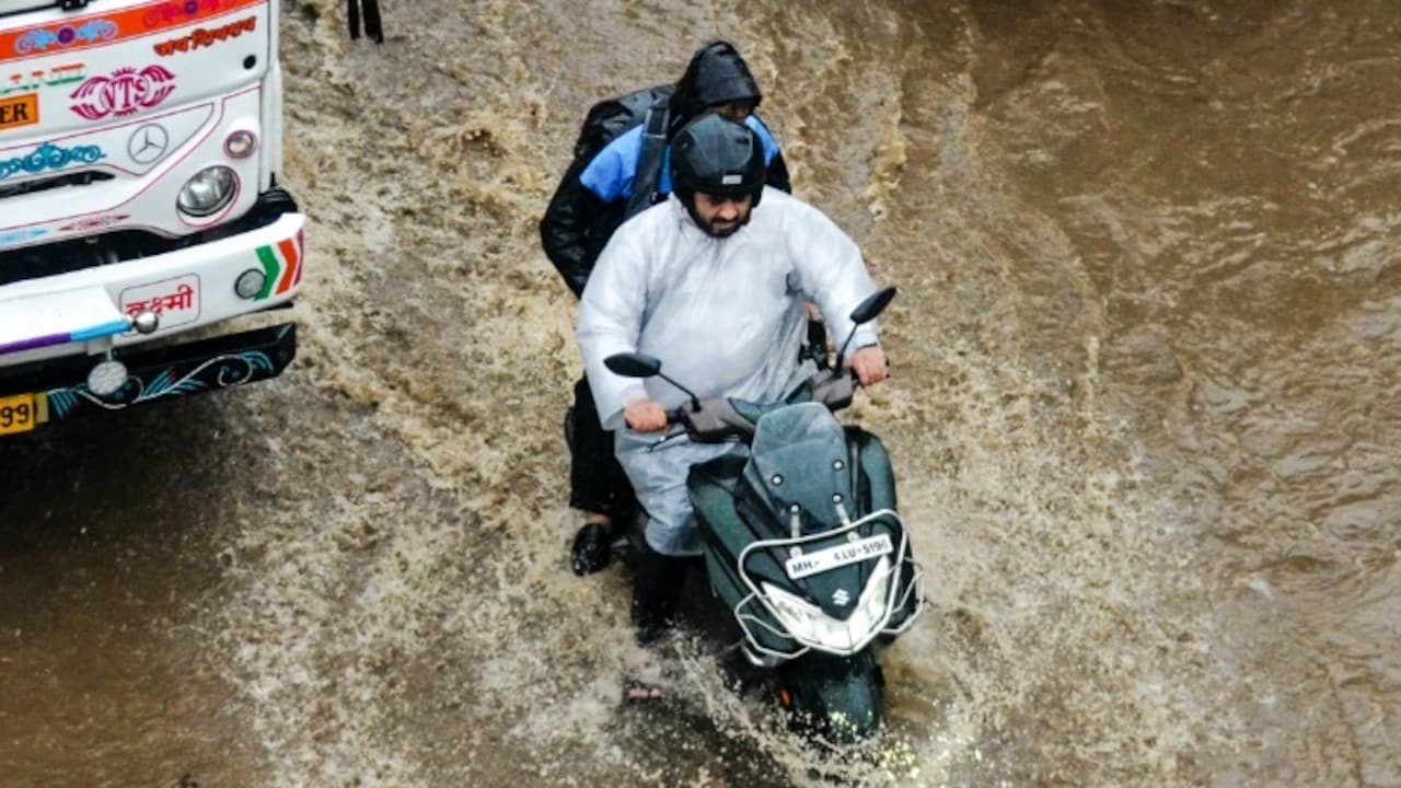 Mumbai Rains (Photo: PTI) Mumbai Rains (Photo: PTI)