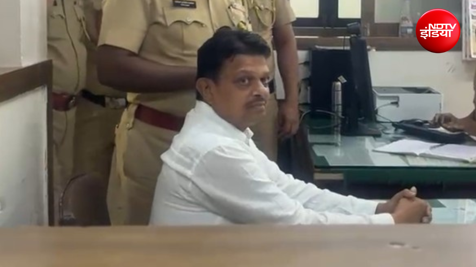 बहुत कुछ हो चुका है, अब बस करो... पुलिस स्टेशन में सरेंडर करने पहुंचे रमेश म्हात्रे ने NDTV के सवाल पर कहा