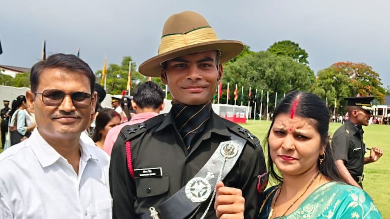 क&zwj;िसान का बेटा सौरभ भारतीय सेना में बना लेफ्टिनेंट, पहली बार पहुंचे गांव, माता-पिता का भी हुआ सम्&zwj;मान